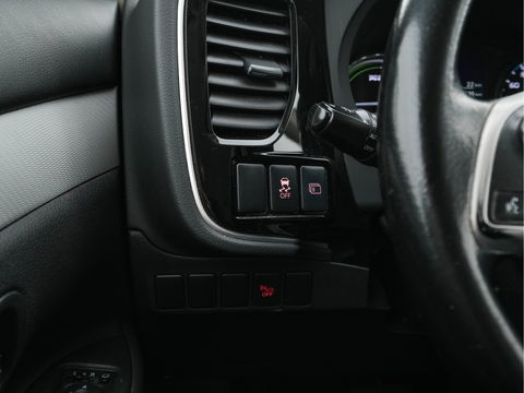 Mitsubishi Outlander 2.0 PHEV Executive Edition Aut. *1/2LEATHER | XENON | NAVI-FULLMAP | CAMERA | KEYLESS | DAB+ | COMFORT-SEATS | 18''ALU*