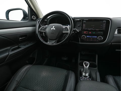 Mitsubishi Outlander 2.0 PHEV Executive Edition Aut. *1/2LEATHER | XENON | NAVI-FULLMAP | CAMERA | KEYLESS | DAB+ | COMFORT-SEATS | 18''ALU*