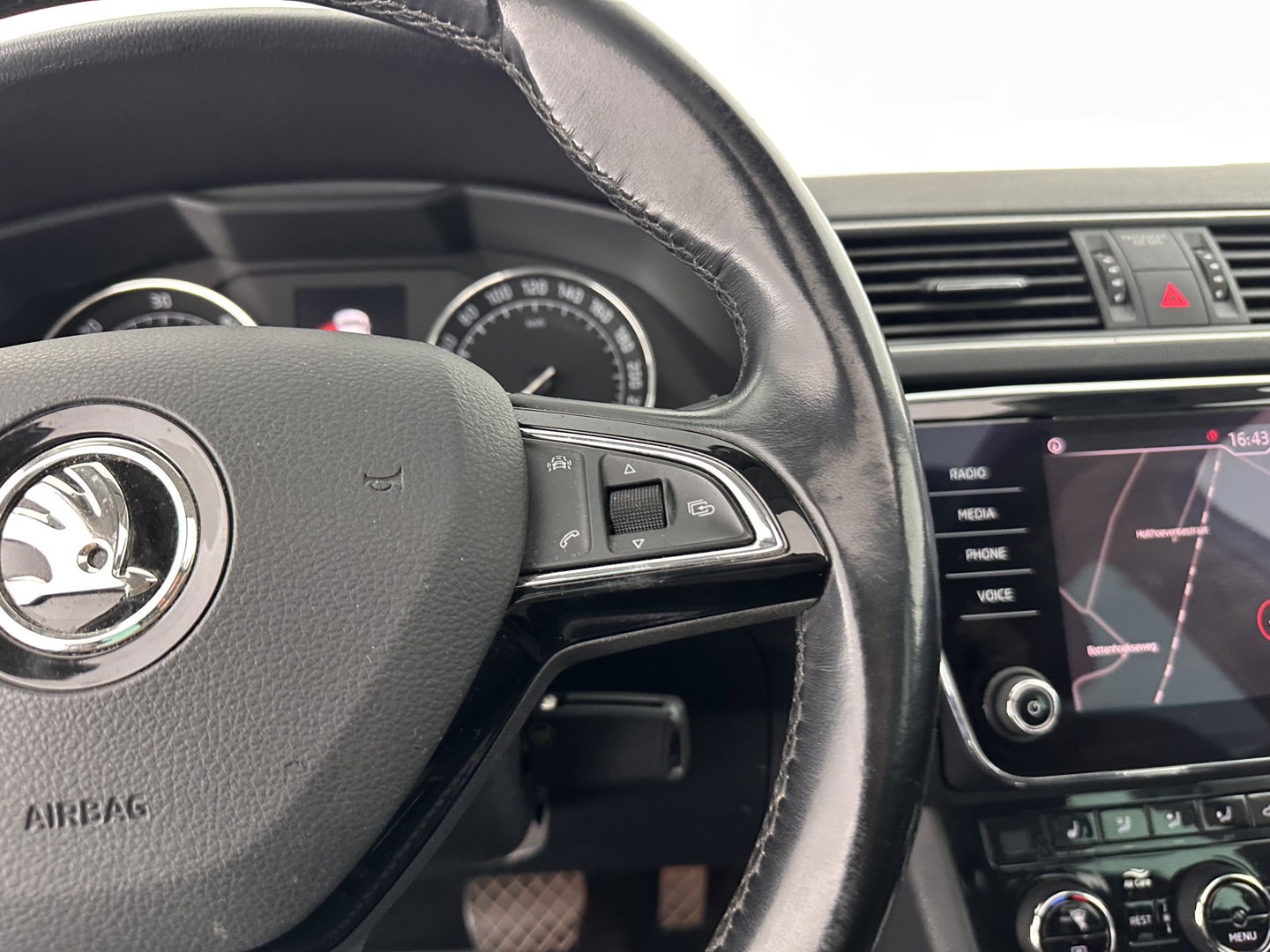 Škoda Superb Combi 1.6 TDI Clever Edition Aut. *PANO | XENON | MEMORY-PACK | NAVI-FULLMAP | COMFORT-SEATS | ECC | PDC | CRUISE | 17''ALU*