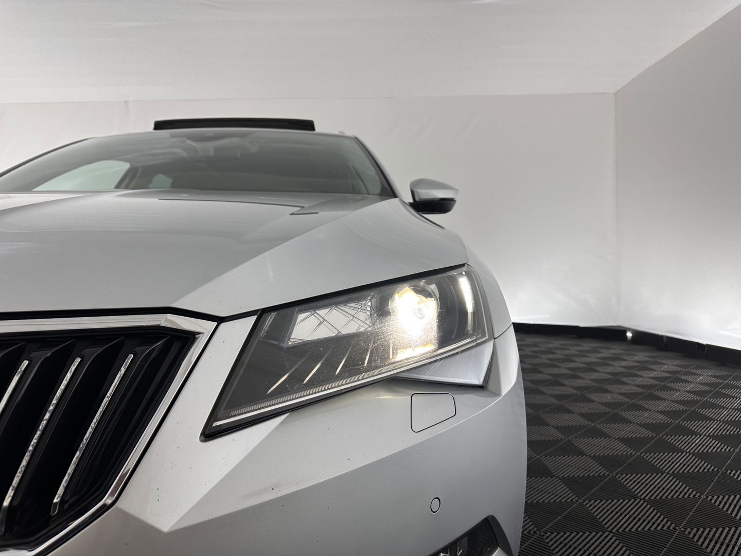 Škoda Superb Combi 1.6 TDI Clever Edition Aut. *PANO | XENON | MEMORY-PACK | NAVI-FULLMAP | COMFORT-SEATS | ECC | PDC | CRUISE | 17''ALU*