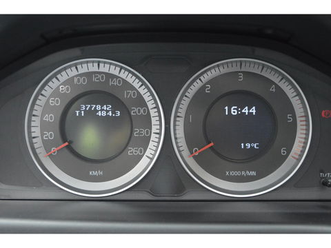 Volvo XC70 D3 5 Cilinder Limited Edition | Stoelverwarming | Cruise Control | Trekhaak 1600KG | Panoramadak |
