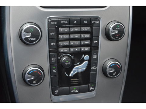 Volvo XC70 D3 5 Cilinder Limited Edition | Stoelverwarming | Cruise Control | Trekhaak 1600KG | Panoramadak |