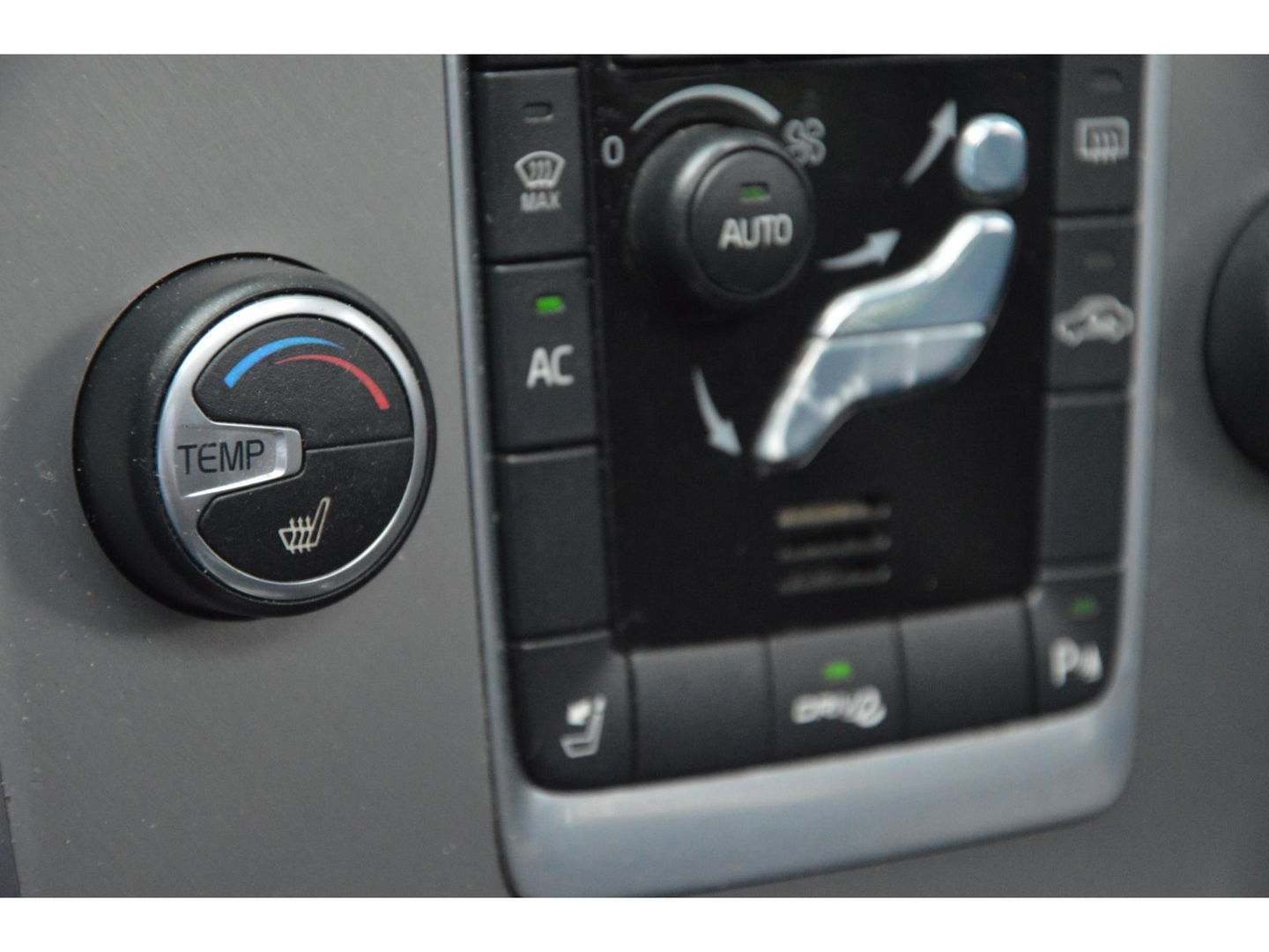Volvo XC70 D3 5 Cilinder Limited Edition | Stoelverwarming | Cruise Control | Trekhaak 1600KG | Panoramadak |