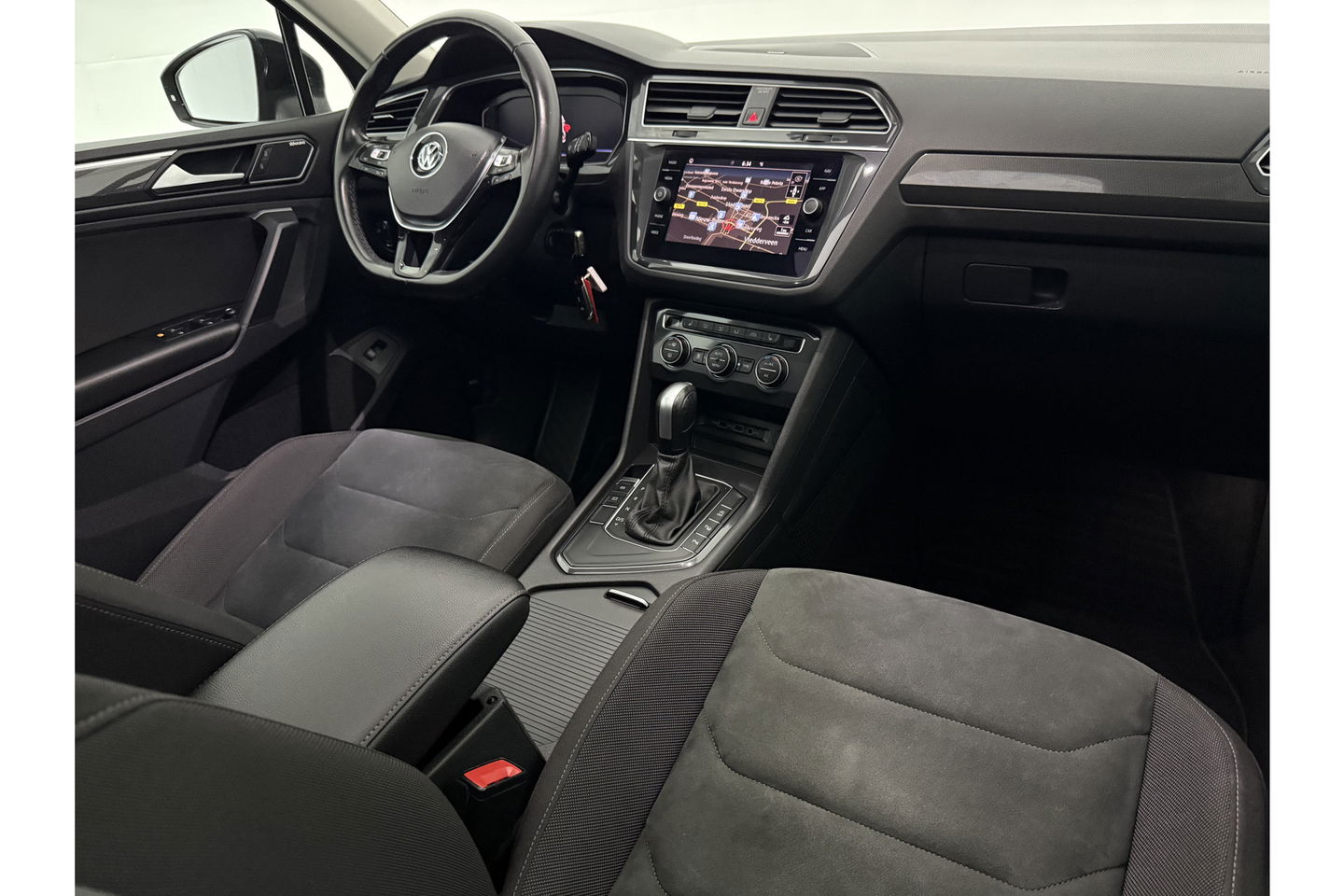 Volkswagen Tiguan 1.5 TSI ACT 150PK R-Line Black Style Pano Sfeer LED Camera Carplay Head-up Virtual Dynaudio Clima Cruise Navi PDC 20''LMV