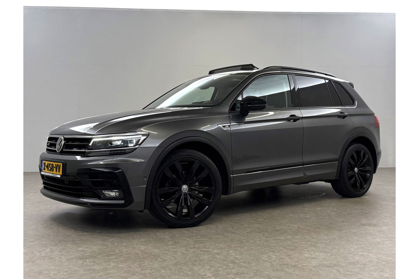 Volkswagen Tiguan 1.5 TSI ACT 150PK R-Line Black Style Pano Sfeer LED Camera Carplay Head-up Virtual Dynaudio Clima Cruise Navi PDC 20''LMV