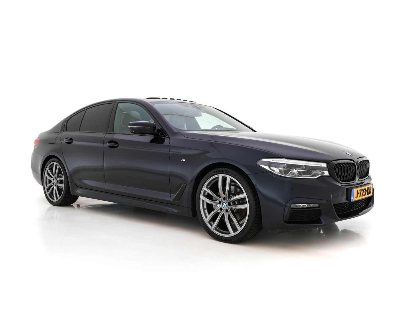 BMW 5 Serie 520d xDrive M-Sport-Pack High Executive Aut. *PANO | LUXURY-LEATHER | FULL-LED | HEAD-UP | DIGI-COCKPIT | NAVI-FULLMAP | TOP-VIEW | MEMORY-PACK | ECC | AMBIENT-LIGHT | PDC | CRUISE | SHIFT-PADDLES | TOWBAR  | 20''ALU*