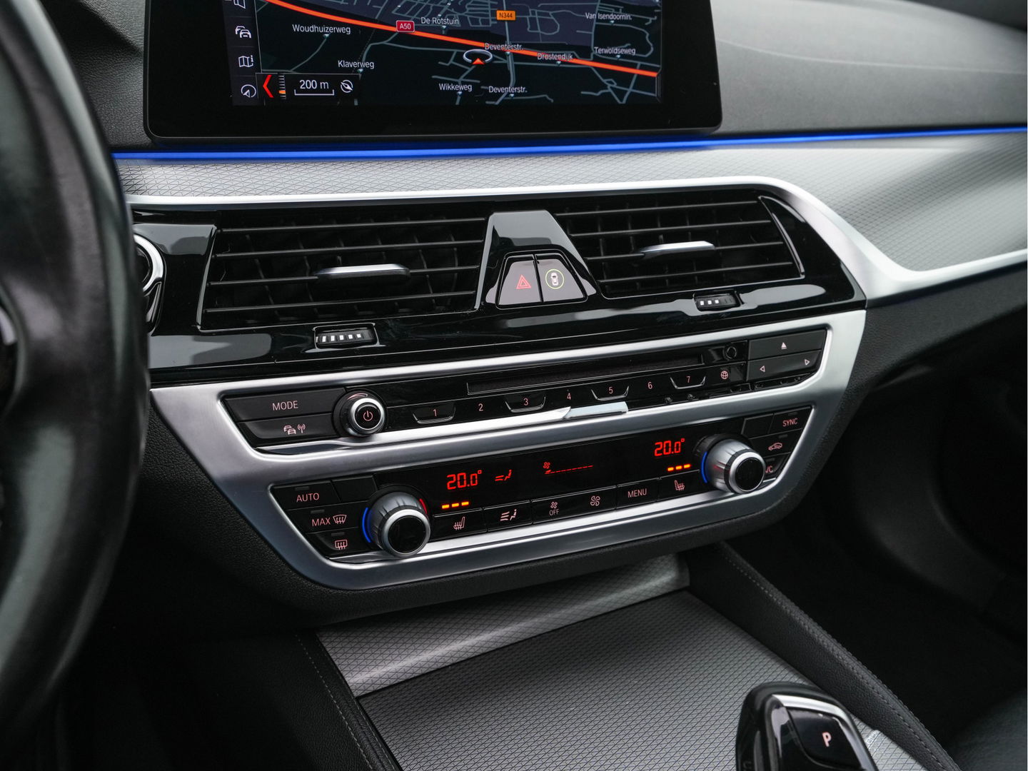 BMW 5 Serie 520d xDrive M-Sport-Pack High Executive Aut. *PANO | LUXURY-LEATHER | FULL-LED | HEAD-UP | DIGI-COCKPIT | NAVI-FULLMAP | TOP-VIEW | MEMORY-PACK | ECC | AMBIENT-LIGHT | PDC | CRUISE | SHIFT-PADDLES | TOWBAR  | 20''ALU*