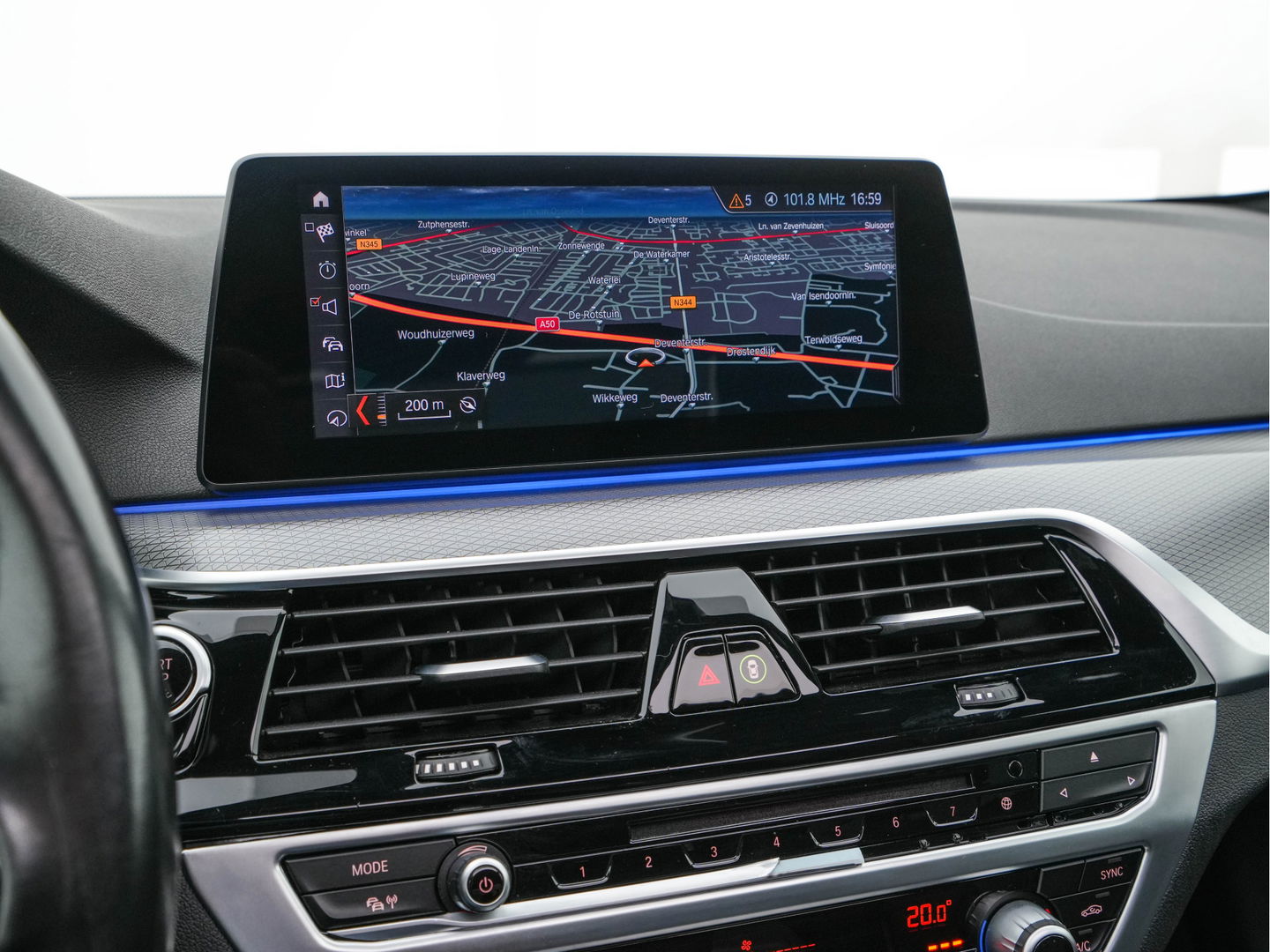 BMW 5 Serie 520d xDrive M-Sport-Pack High Executive Aut. *PANO | LUXURY-LEATHER | FULL-LED | HEAD-UP | DIGI-COCKPIT | NAVI-FULLMAP | TOP-VIEW | MEMORY-PACK | ECC | AMBIENT-LIGHT | PDC | CRUISE | SHIFT-PADDLES | TOWBAR  | 20''ALU*
