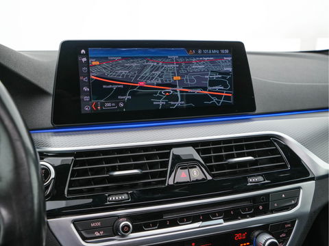 BMW 5 Serie 520d xDrive M-Sport-Pack High Executive Aut. *PANO | LUXURY-LEATHER | FULL-LED | HEAD-UP | DIGI-COCKPIT | NAVI-FULLMAP | TOP-VIEW | MEMORY-PACK | ECC | AMBIENT-LIGHT | PDC | CRUISE | SHIFT-PADDLES | TOWBAR  | 20''ALU*
