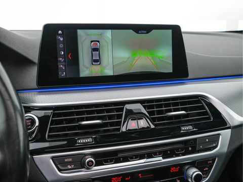 BMW 5 Serie 520d xDrive M-Sport-Pack High Executive Aut. *PANO | LUXURY-LEATHER | FULL-LED | HEAD-UP | DIGI-COCKPIT | NAVI-FULLMAP | TOP-VIEW | MEMORY-PACK | ECC | AMBIENT-LIGHT | PDC | CRUISE | SHIFT-PADDLES | TOWBAR  | 20''ALU*