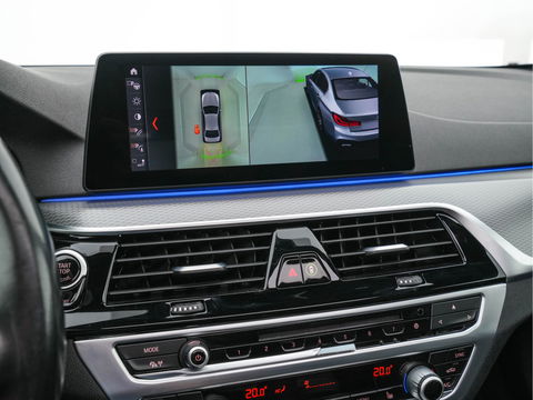 BMW 5 Serie 520d xDrive M-Sport-Pack High Executive Aut. *PANO | LUXURY-LEATHER | FULL-LED | HEAD-UP | DIGI-COCKPIT | NAVI-FULLMAP | TOP-VIEW | MEMORY-PACK | ECC | AMBIENT-LIGHT | PDC | CRUISE | SHIFT-PADDLES | TOWBAR  | 20''ALU*