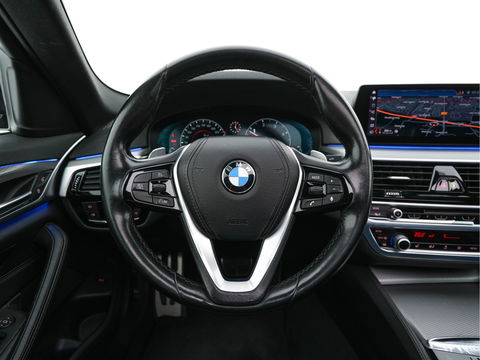 BMW 5 Serie 520d xDrive M-Sport-Pack High Executive Aut. *PANO | LUXURY-LEATHER | FULL-LED | HEAD-UP | DIGI-COCKPIT | NAVI-FULLMAP | TOP-VIEW | MEMORY-PACK | ECC | AMBIENT-LIGHT | PDC | CRUISE | SHIFT-PADDLES | TOWBAR  | 20''ALU*