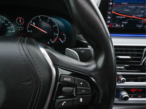 BMW 5 Serie 520d xDrive M-Sport-Pack High Executive Aut. *PANO | LUXURY-LEATHER | FULL-LED | HEAD-UP | DIGI-COCKPIT | NAVI-FULLMAP | TOP-VIEW | MEMORY-PACK | ECC | AMBIENT-LIGHT | PDC | CRUISE | SHIFT-PADDLES | TOWBAR  | 20''ALU*