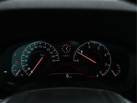 BMW 5 Serie 520d xDrive M-Sport-Pack High Executive Aut. *PANO | LUXURY-LEATHER | FULL-LED | HEAD-UP | DIGI-COCKPIT | NAVI-FULLMAP | TOP-VIEW | MEMORY-PACK | ECC | AMBIENT-LIGHT | PDC | CRUISE | SHIFT-PADDLES | TOWBAR  | 20''ALU*