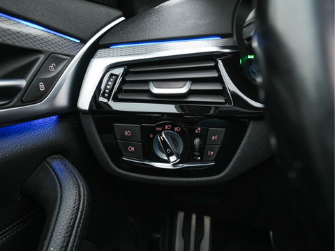 BMW 5 Serie 520d xDrive M-Sport-Pack High Executive Aut. *PANO | LUXURY-LEATHER | FULL-LED | HEAD-UP | DIGI-COCKPIT | NAVI-FULLMAP | TOP-VIEW | MEMORY-PACK | ECC | AMBIENT-LIGHT | PDC | CRUISE | SHIFT-PADDLES | TOWBAR  | 20''ALU*