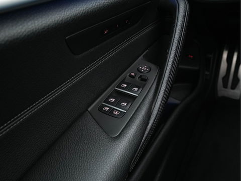 BMW 5 Serie 520d xDrive M-Sport-Pack High Executive Aut. *PANO | LUXURY-LEATHER | FULL-LED | HEAD-UP | DIGI-COCKPIT | NAVI-FULLMAP | TOP-VIEW | MEMORY-PACK | ECC | AMBIENT-LIGHT | PDC | CRUISE | SHIFT-PADDLES | TOWBAR  | 20''ALU*
