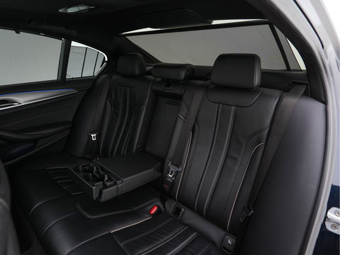 BMW 5 Serie 520d xDrive M-Sport-Pack High Executive Aut. *PANO | LUXURY-LEATHER | FULL-LED | HEAD-UP | DIGI-COCKPIT | NAVI-FULLMAP | TOP-VIEW | MEMORY-PACK | ECC | AMBIENT-LIGHT | PDC | CRUISE | SHIFT-PADDLES | TOWBAR  | 20''ALU*