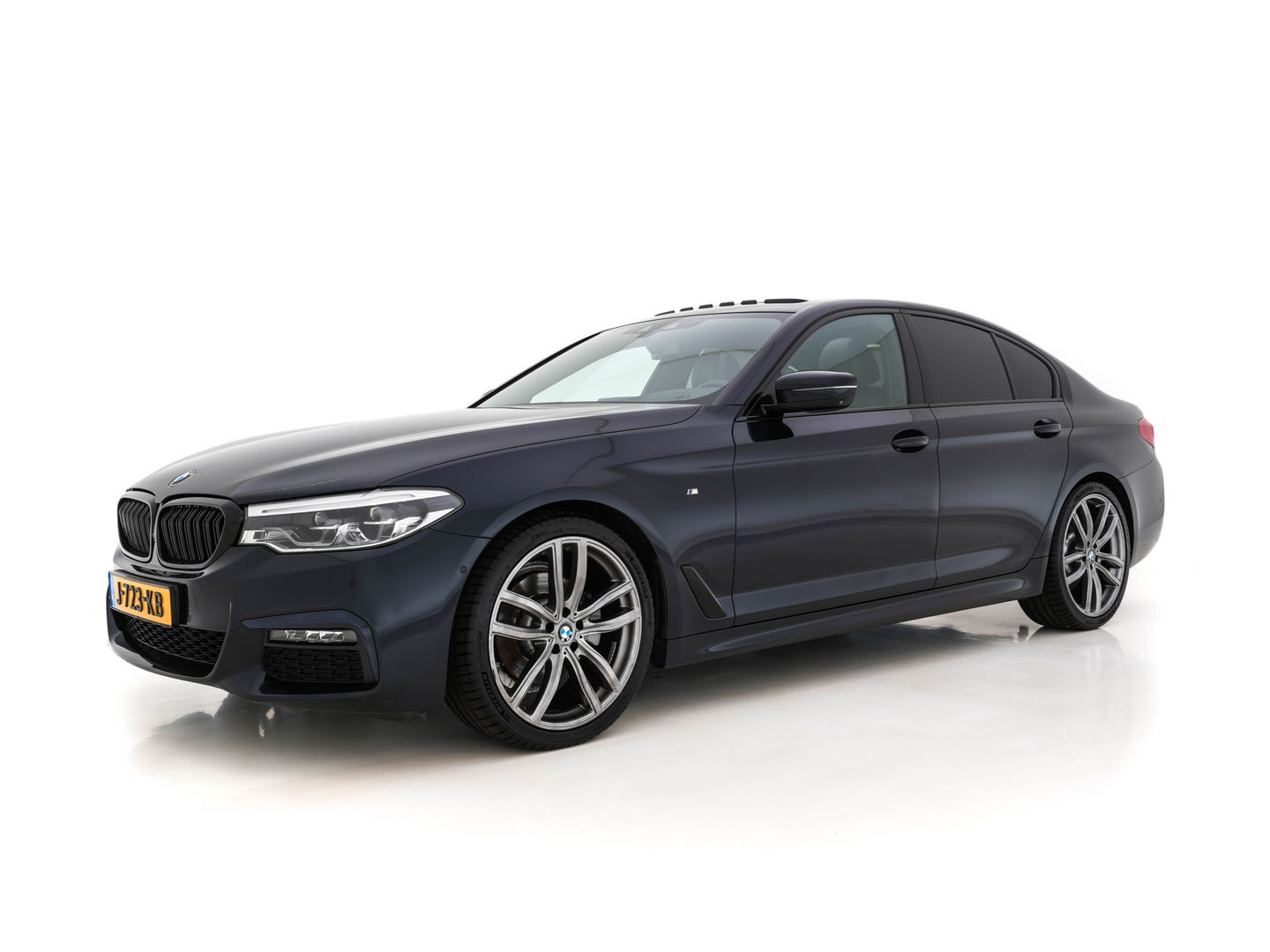 BMW 5 Serie 520d xDrive M-Sport-Pack High Executive Aut. *PANO | LUXURY-LEATHER | FULL-LED | HEAD-UP | DIGI-COCKPIT | NAVI-FULLMAP | TOP-VIEW | MEMORY-PACK | ECC | AMBIENT-LIGHT | PDC | CRUISE | SHIFT-PADDLES | TOWBAR  | 20''ALU*