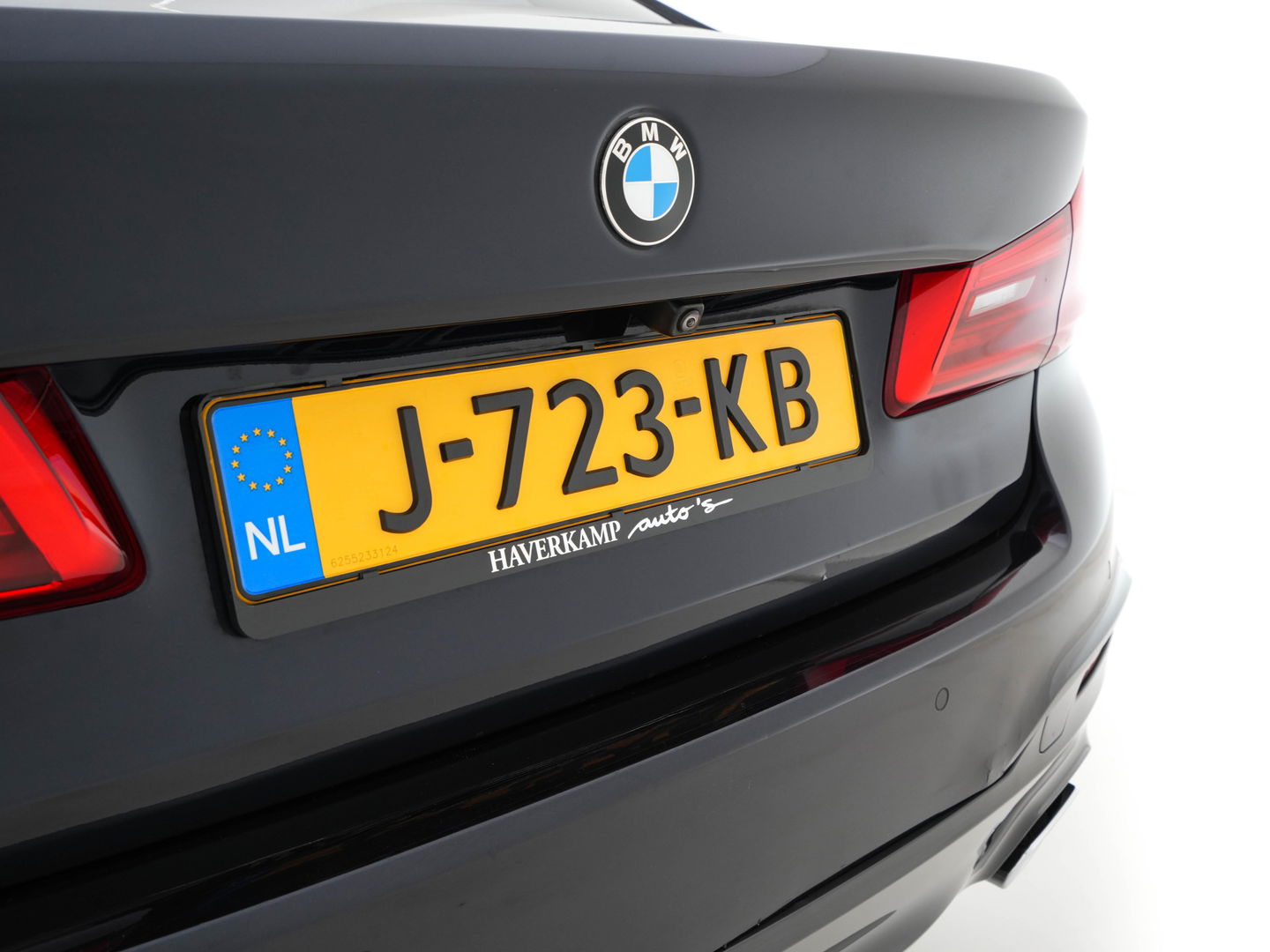 BMW 5 Serie 520d xDrive M-Sport-Pack High Executive Aut. *PANO | LUXURY-LEATHER | FULL-LED | HEAD-UP | DIGI-COCKPIT | NAVI-FULLMAP | TOP-VIEW | MEMORY-PACK | ECC | AMBIENT-LIGHT | PDC | CRUISE | SHIFT-PADDLES | TOWBAR  | 20''ALU*