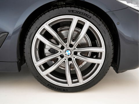 BMW 5 Serie 520d xDrive M-Sport-Pack High Executive Aut. *PANO | LUXURY-LEATHER | FULL-LED | HEAD-UP | DIGI-COCKPIT | NAVI-FULLMAP | TOP-VIEW | MEMORY-PACK | ECC | AMBIENT-LIGHT | PDC | CRUISE | SHIFT-PADDLES | TOWBAR  | 20''ALU*