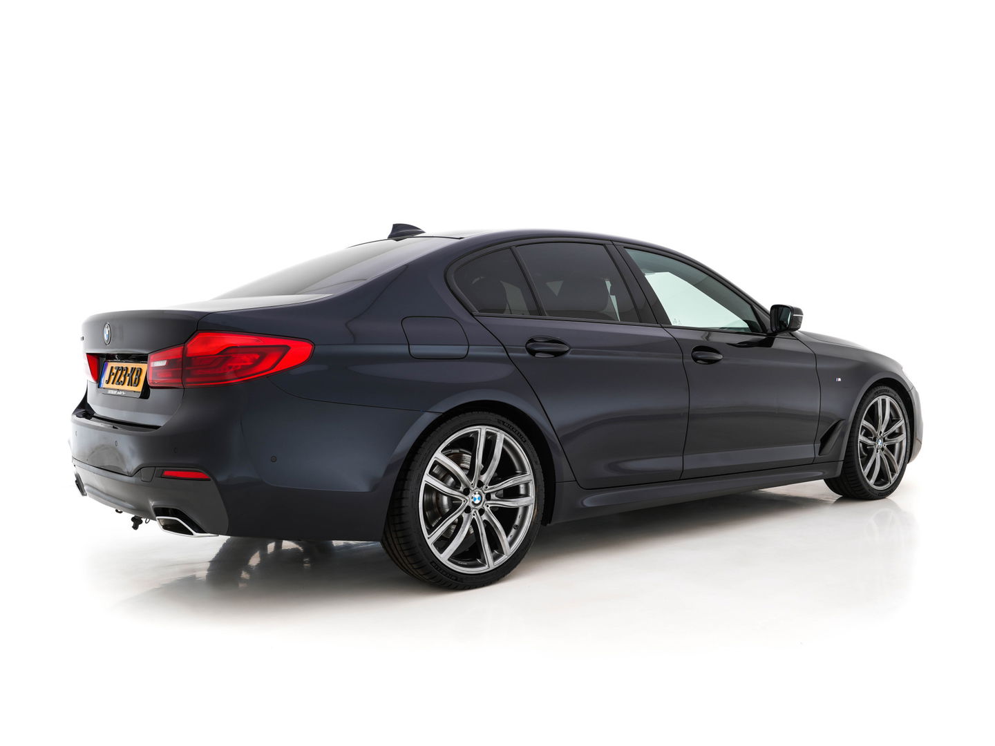 BMW 5 Serie 520d xDrive M-Sport-Pack High Executive Aut. *PANO | LUXURY-LEATHER | FULL-LED | HEAD-UP | DIGI-COCKPIT | NAVI-FULLMAP | TOP-VIEW | MEMORY-PACK | ECC | AMBIENT-LIGHT | PDC | CRUISE | SHIFT-PADDLES | TOWBAR  | 20''ALU*