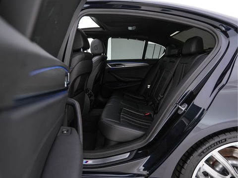 BMW 5 Serie 520d xDrive M-Sport-Pack High Executive Aut. *PANO | LUXURY-LEATHER | FULL-LED | HEAD-UP | DIGI-COCKPIT | NAVI-FULLMAP | TOP-VIEW | MEMORY-PACK | ECC | AMBIENT-LIGHT | PDC | CRUISE | SHIFT-PADDLES | TOWBAR  | 20''ALU*