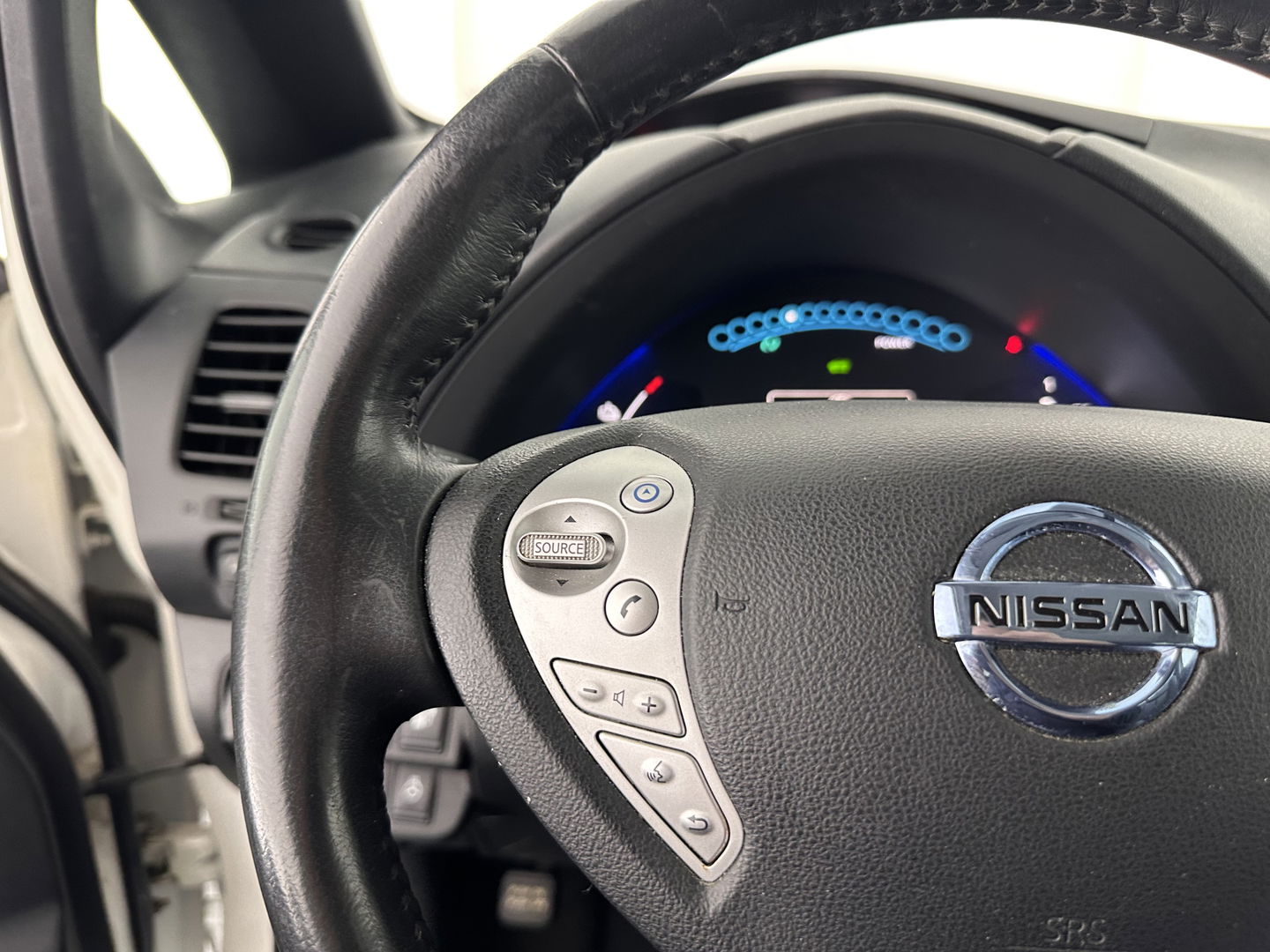Nissan Leaf Tekna 24 kWh Aut. *LUXURY-LEATHER | FULL-LED | BOSE-SURROUND | TOP-VIEW | KEYLESS | NAVI-FULLMAP | ECC | HEATED-COMFORT-SEATS | CAMERA | DIGI-COCKPIT | 17"ALU*