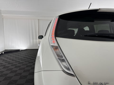 Nissan Leaf Tekna 24 kWh Aut. *LUXURY-LEATHER | FULL-LED | BOSE-SURROUND | TOP-VIEW | KEYLESS | NAVI-FULLMAP | ECC | HEATED-COMFORT-SEATS | CAMERA | DIGI-COCKPIT | 17"ALU*