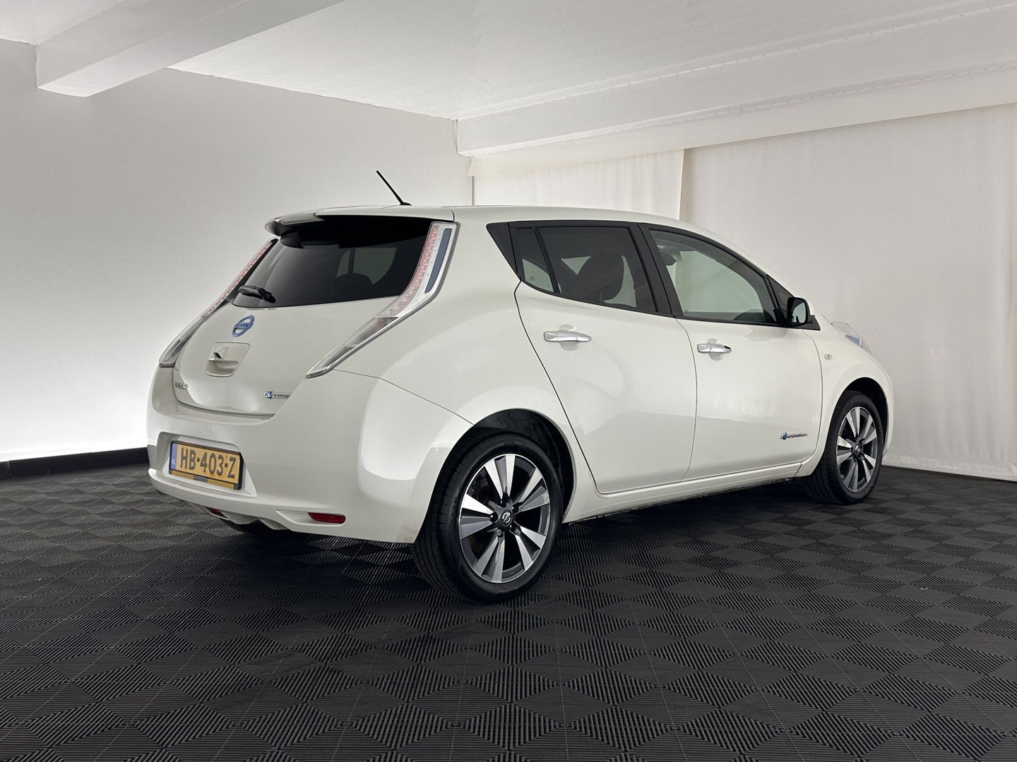 Nissan Leaf Tekna 24 kWh Aut. *LUXURY-LEATHER | FULL-LED | BOSE-SURROUND | TOP-VIEW | KEYLESS | NAVI-FULLMAP | ECC | HEATED-COMFORT-SEATS | CAMERA | DIGI-COCKPIT | 17"ALU*