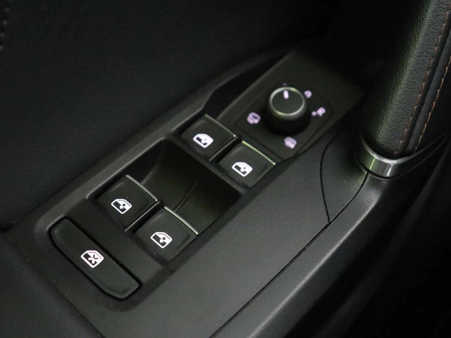 CUPRA Leon 1.4 e-Hybrid VZ | 245pk | Stoel & stuurverwarming | Camera | Sfeerverlichting | Park Assist | Keyless | Navigatie | Full LED | Sportstoelen | PHEV