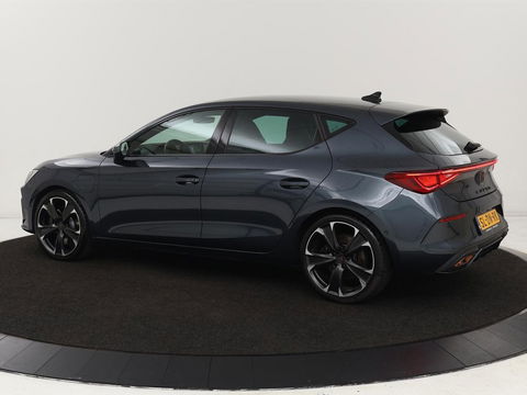 CUPRA Leon 1.4 e-Hybrid VZ | 245pk | Stoel & stuurverwarming | Camera | Sfeerverlichting | Park Assist | Keyless | Navigatie | Full LED | Sportstoelen | PHEV