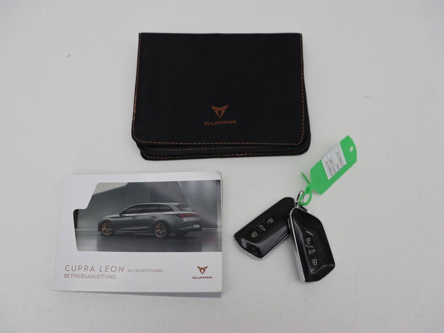 CUPRA Leon 1.4 e-Hybrid VZ | 245pk | Stoel & stuurverwarming | Camera | Sfeerverlichting | Park Assist | Keyless | Navigatie | Full LED | Sportstoelen | PHEV