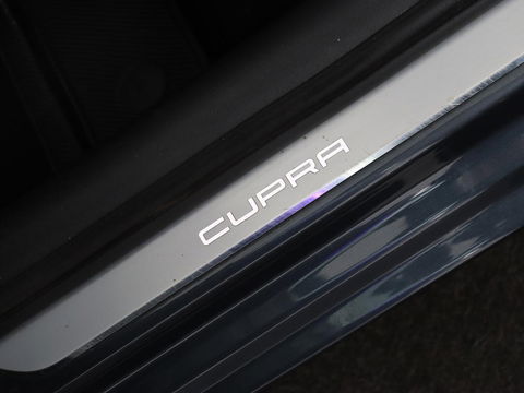CUPRA Leon 1.4 e-Hybrid VZ | 245pk | Stoel & stuurverwarming | Camera | Sfeerverlichting | Park Assist | Keyless | Navigatie | Full LED | Sportstoelen | PHEV