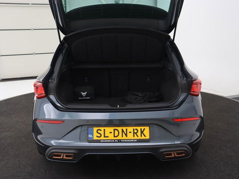 CUPRA Leon 1.4 e-Hybrid VZ | 245pk | Stoel & stuurverwarming | Camera | Sfeerverlichting | Park Assist | Keyless | Navigatie | Full LED | Sportstoelen | PHEV