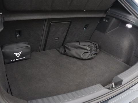 CUPRA Leon 1.4 e-Hybrid VZ | 245pk | Stoel & stuurverwarming | Camera | Sfeerverlichting | Park Assist | Keyless | Navigatie | Full LED | Sportstoelen | PHEV