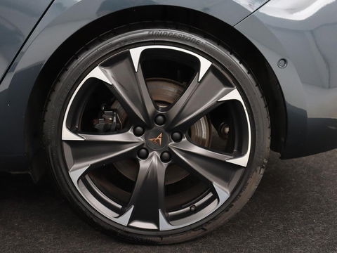CUPRA Leon 1.4 e-Hybrid VZ | 245pk | Stoel & stuurverwarming | Camera | Sfeerverlichting | Park Assist | Keyless | Navigatie | Full LED | Sportstoelen | PHEV