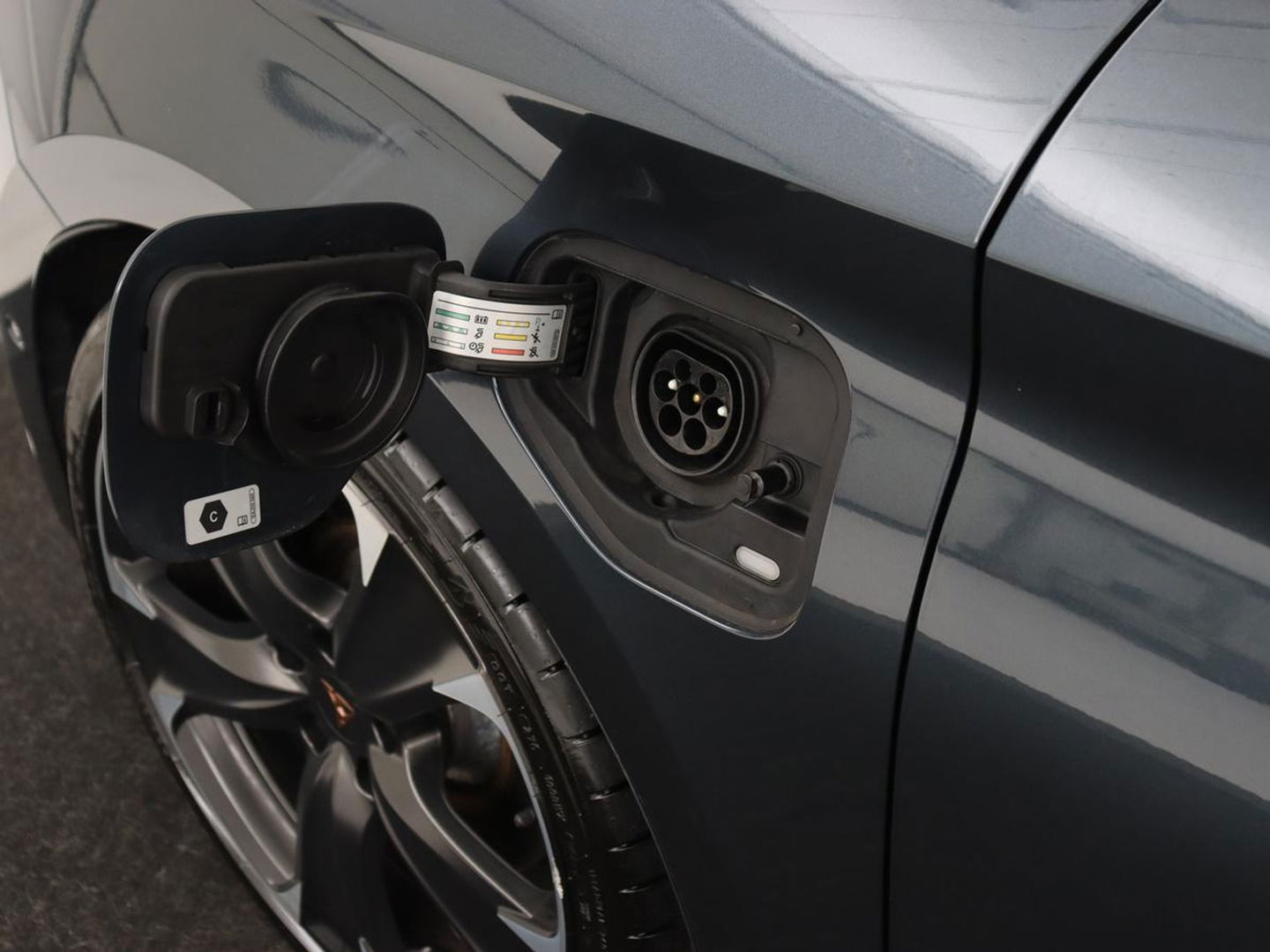 CUPRA Leon 1.4 e-Hybrid VZ | 245pk | Stoel & stuurverwarming | Camera | Sfeerverlichting | Park Assist | Keyless | Navigatie | Full LED | Sportstoelen | PHEV