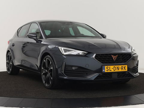 CUPRA Leon 1.4 e-Hybrid VZ | 245pk | Stoel & stuurverwarming | Camera | Sfeerverlichting | Park Assist | Keyless | Navigatie | Full LED | Sportstoelen | PHEV