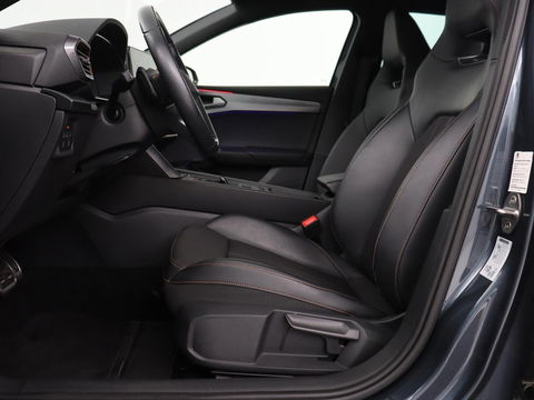CUPRA Leon 1.4 e-Hybrid VZ | 245pk | Stoel & stuurverwarming | Camera | Sfeerverlichting | Park Assist | Keyless | Navigatie | Full LED | Sportstoelen | PHEV