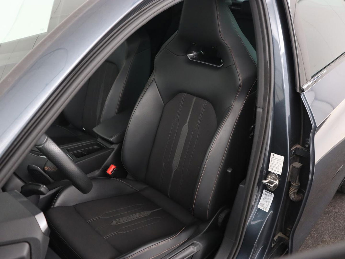 CUPRA Leon 1.4 e-Hybrid VZ | 245pk | Stoel & stuurverwarming | Camera | Sfeerverlichting | Park Assist | Keyless | Navigatie | Full LED | Sportstoelen | PHEV