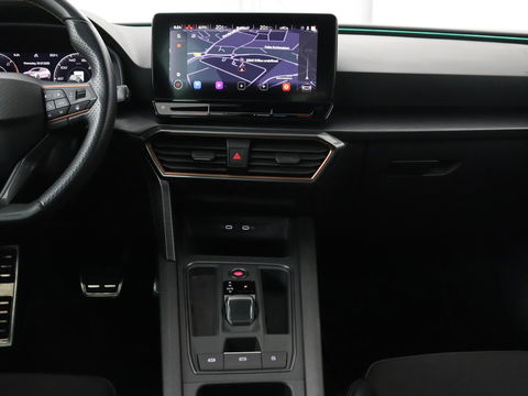 CUPRA Leon 1.4 e-Hybrid VZ | 245pk | Stoel & stuurverwarming | Camera | Sfeerverlichting | Park Assist | Keyless | Navigatie | Full LED | Sportstoelen | PHEV