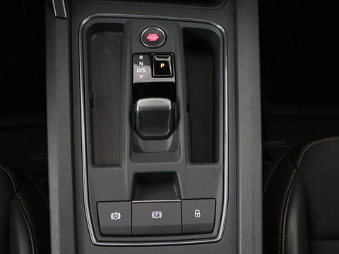 CUPRA Leon 1.4 e-Hybrid VZ | 245pk | Stoel & stuurverwarming | Camera | Sfeerverlichting | Park Assist | Keyless | Navigatie | Full LED | Sportstoelen | PHEV