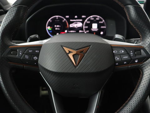 CUPRA Leon 1.4 e-Hybrid VZ | 245pk | Stoel & stuurverwarming | Camera | Sfeerverlichting | Park Assist | Keyless | Navigatie | Full LED | Sportstoelen | PHEV