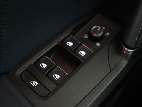 CUPRA Leon 1.4 e-Hybrid VZ | 245pk | Leder | Stoel & stuurverwarming | Adaptive cruise | Memory | Camera | Sfeerverlichting | Keyless | Full LED | PHEV