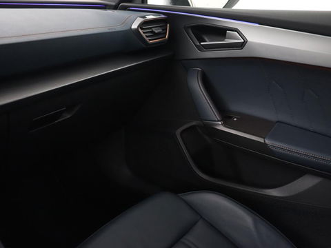 CUPRA Leon 1.4 e-Hybrid VZ | 245pk | Leder | Stoel & stuurverwarming | Adaptive cruise | Memory | Camera | Sfeerverlichting | Keyless | Full LED | PHEV