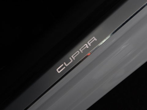 CUPRA Leon 1.4 e-Hybrid VZ | 245pk | Leder | Stoel & stuurverwarming | Adaptive cruise | Memory | Camera | Sfeerverlichting | Keyless | Full LED | PHEV