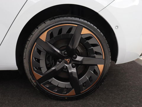 CUPRA Leon 1.4 e-Hybrid VZ | 245pk | Leder | Stoel & stuurverwarming | Adaptive cruise | Memory | Camera | Sfeerverlichting | Keyless | Full LED | PHEV