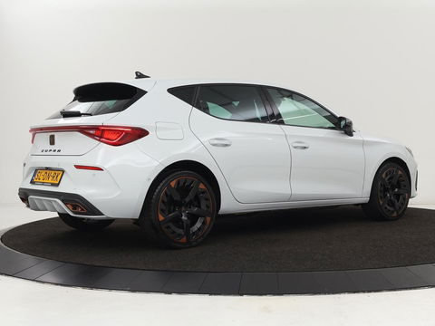 CUPRA Leon 1.4 e-Hybrid VZ | 245pk | Leder | Stoel & stuurverwarming | Adaptive cruise | Memory | Camera | Sfeerverlichting | Keyless | Full LED | PHEV