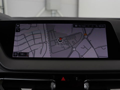BMW 1-serie 120i Business Edition | Stoelverwarming | Sportstoelen | Carplay | Live Cockpit | Navigatie | Climate control | Parkeerhulp | Cruise control