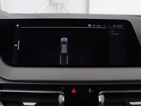 BMW 1-serie 120i Business Edition | Stoelverwarming | Sportstoelen | Carplay | Live Cockpit | Navigatie | Climate control | Parkeerhulp | Cruise control